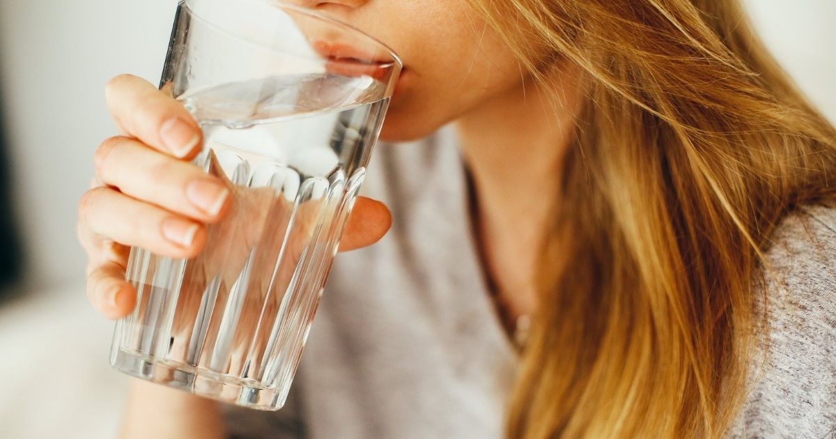 idratare il corpo per combattere raffreddore estivo