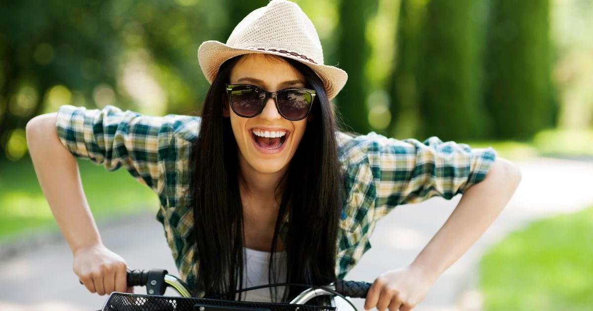 donna in bicicletta vitale